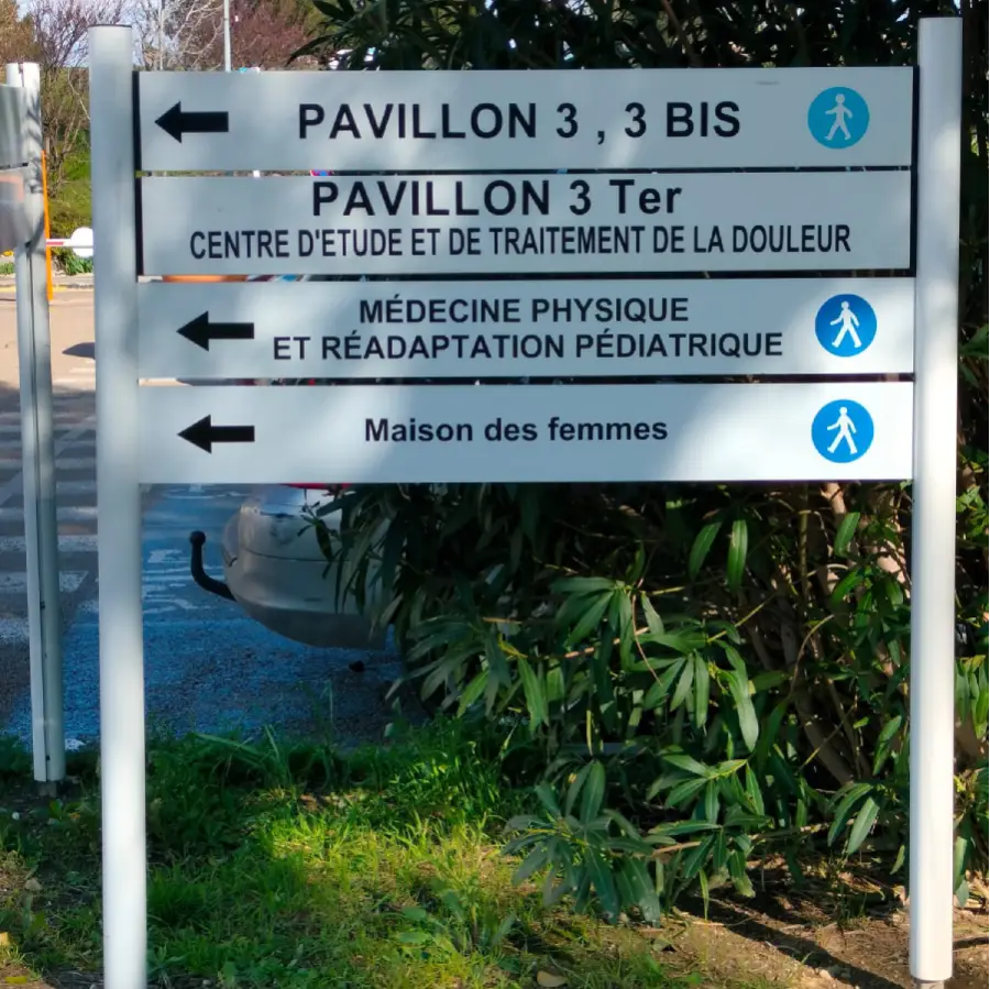 Vers le Pavillon 3 - maison des femmes du Gard